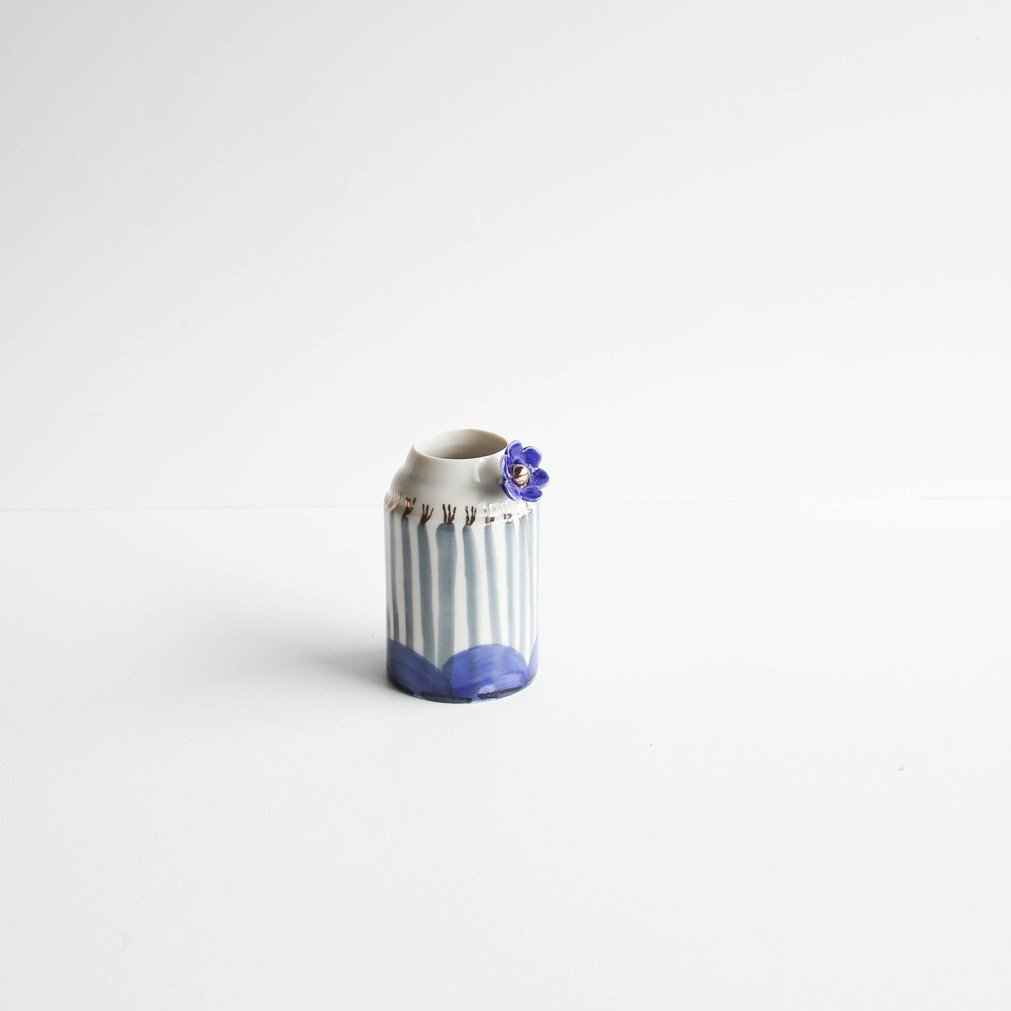 Butterfly vase | Stoneware vase GOLD