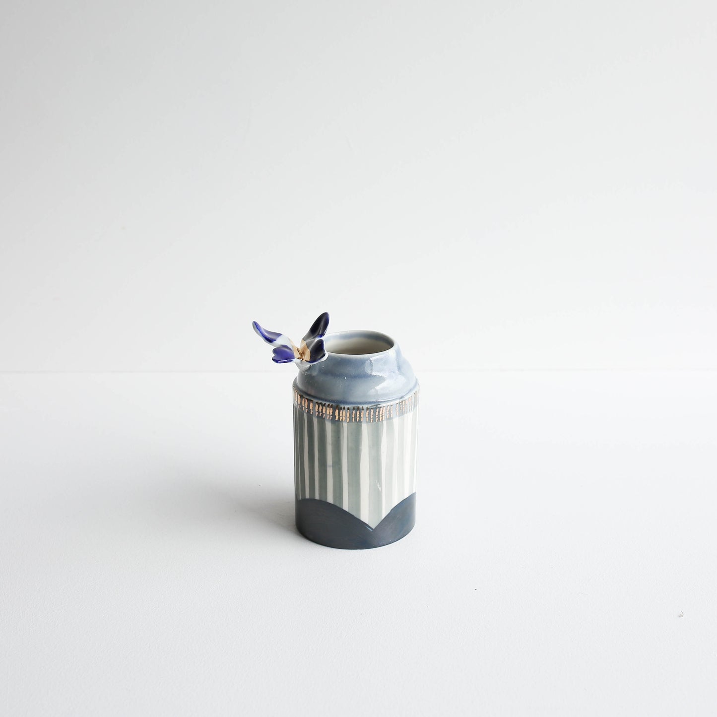 Butterfly vase | Stoneware vase GOLD