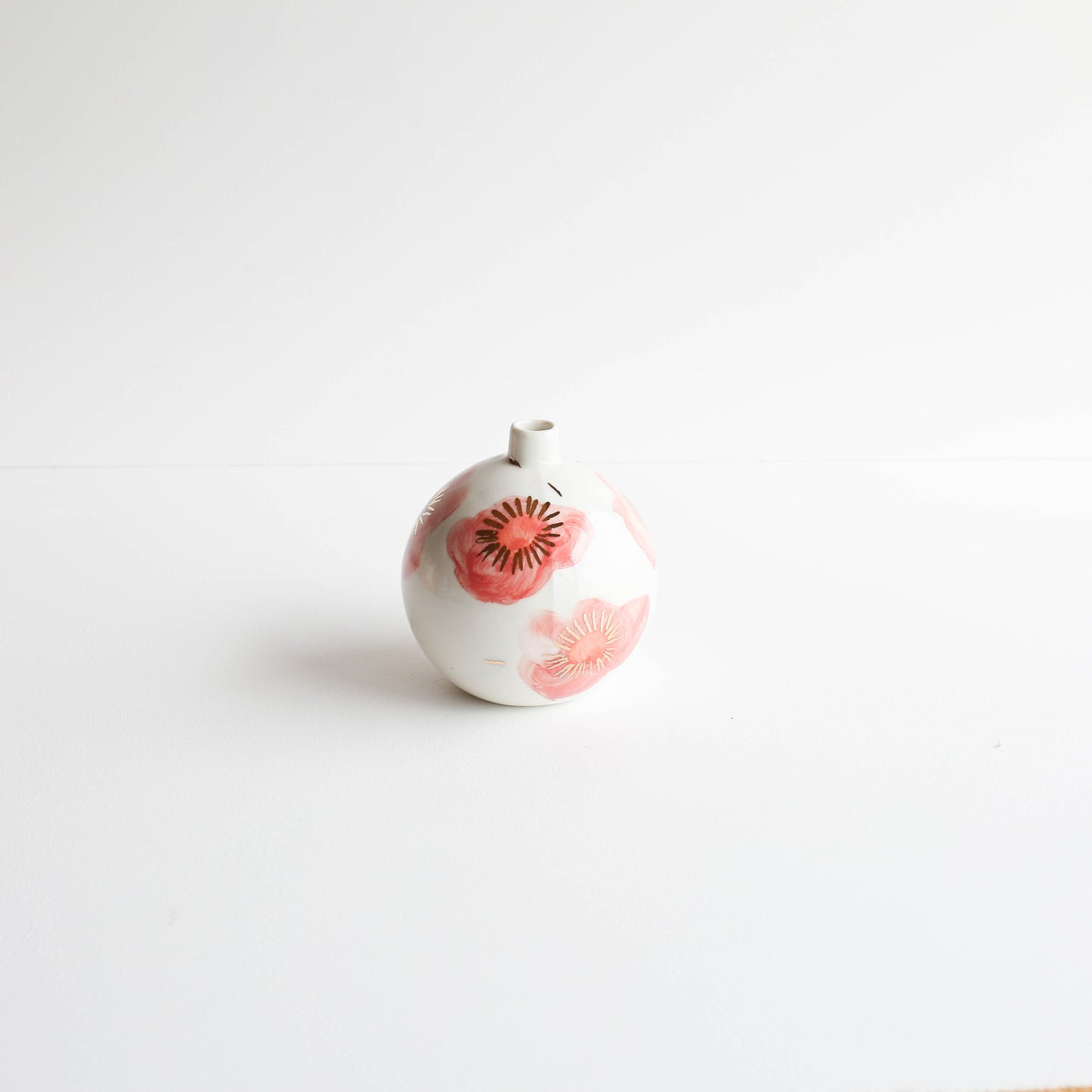 Orb vase | Stoneware vase GOLD