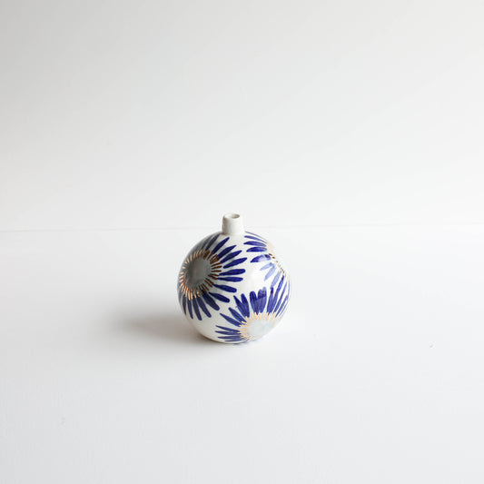 Orb vase | Stoneware vase GOLD