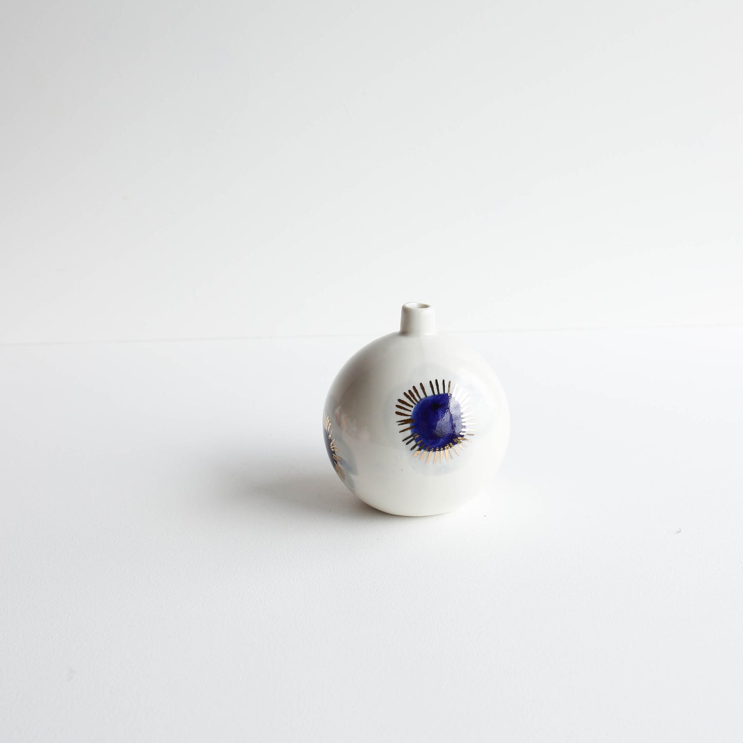 Orb vase | Stoneware vase GOLD