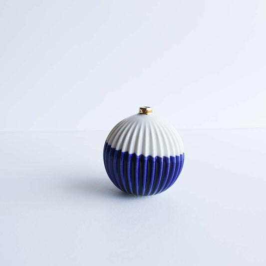 Urchin vase | Stoneware vase GOLD