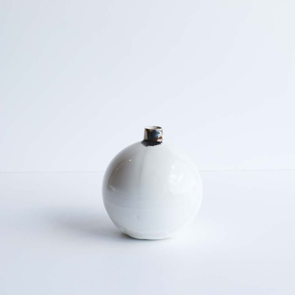 Orb vase | Stoneware vase GOLD
