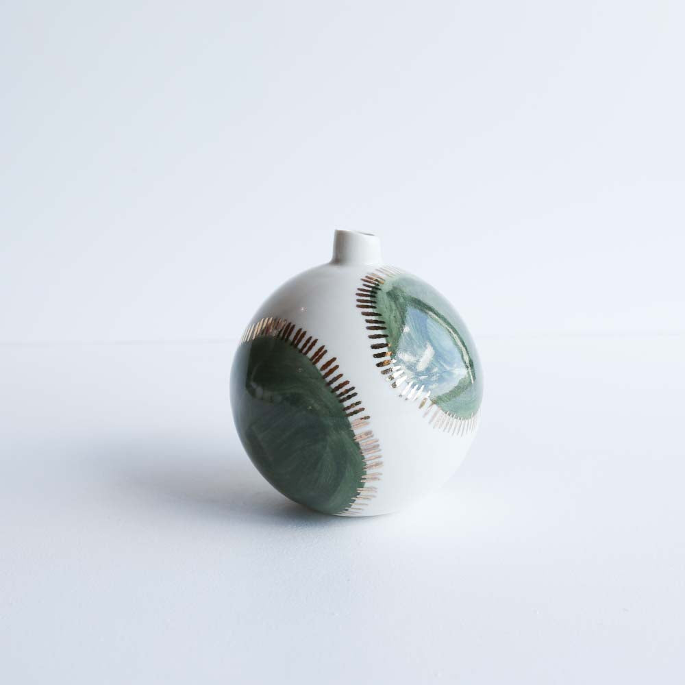 Orb vase | Stoneware vase GOLD