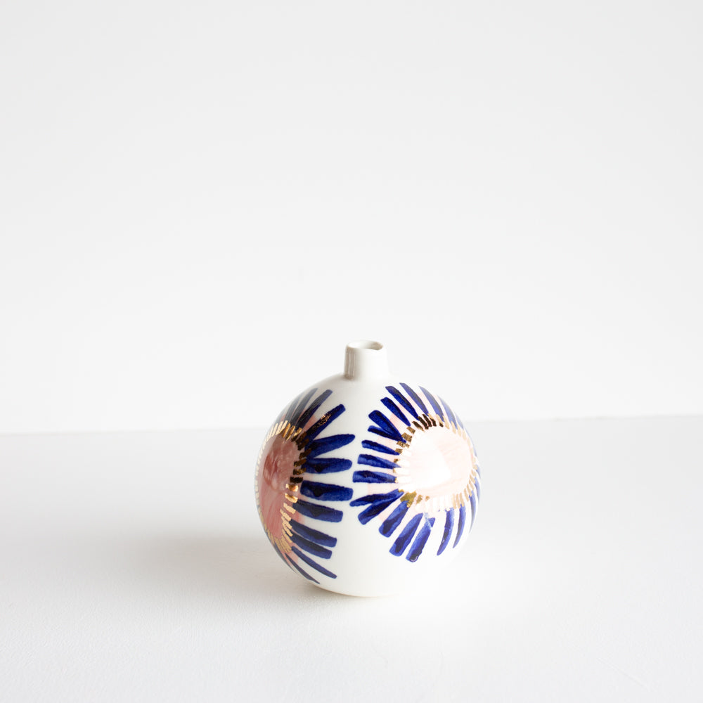 Orb vase | Stoneware vase GOLD