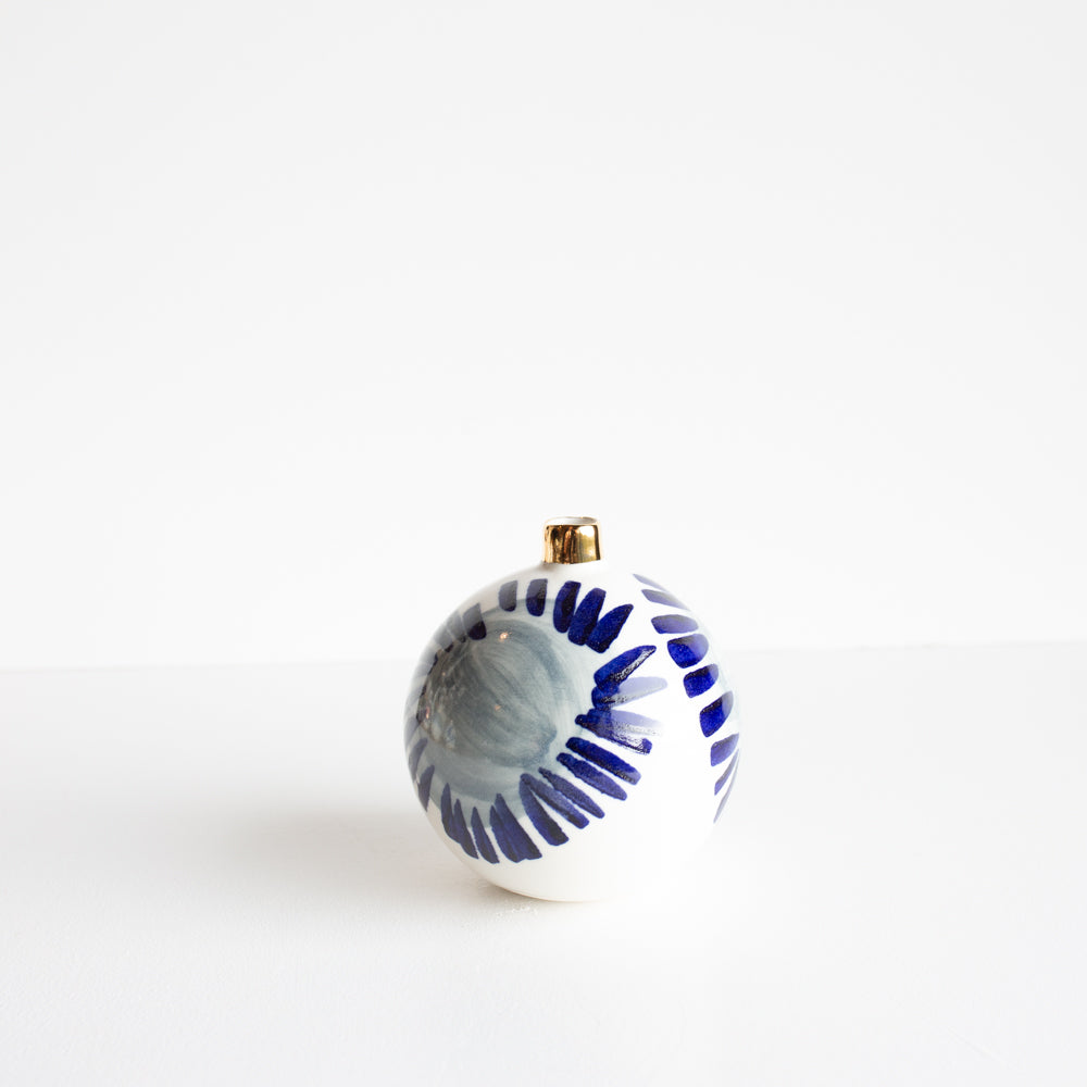 Orb vase | Stoneware vase GOLD