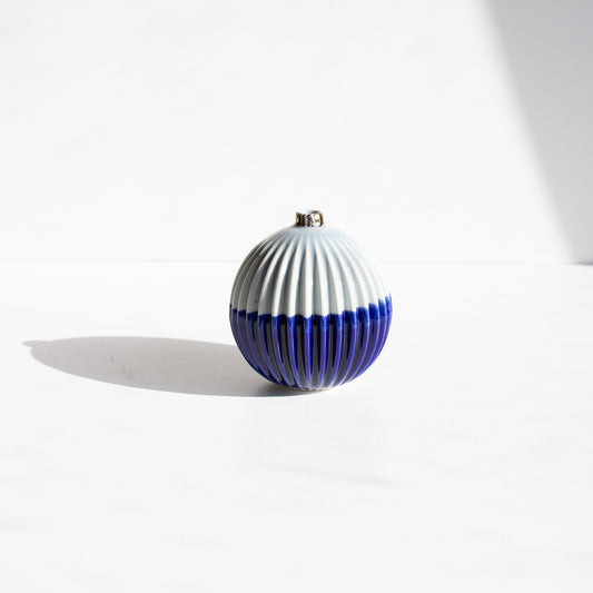 Urchin vase | Stoneware vase GOLD
