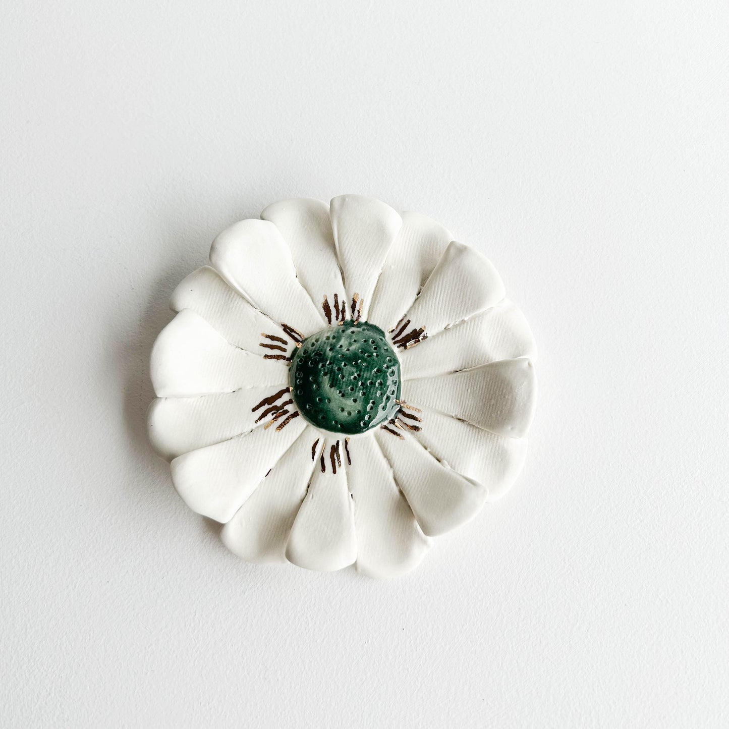 Stoneware flower for the wall (GOLD)
