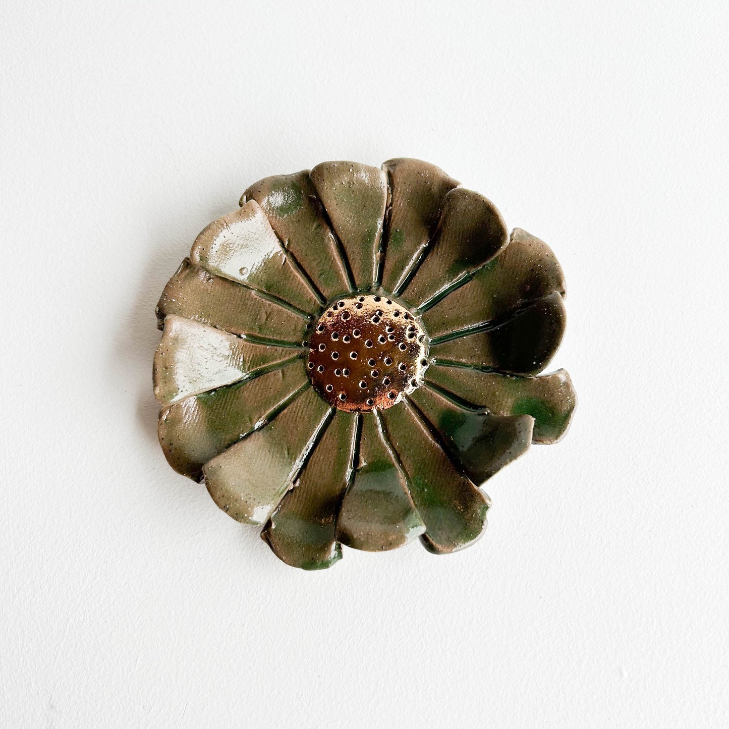 Stoneware flower for the wall (GOLD)
