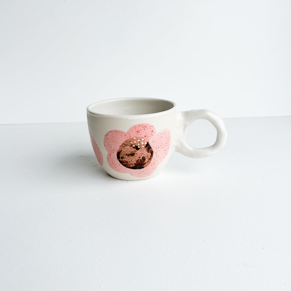Large daisy cup