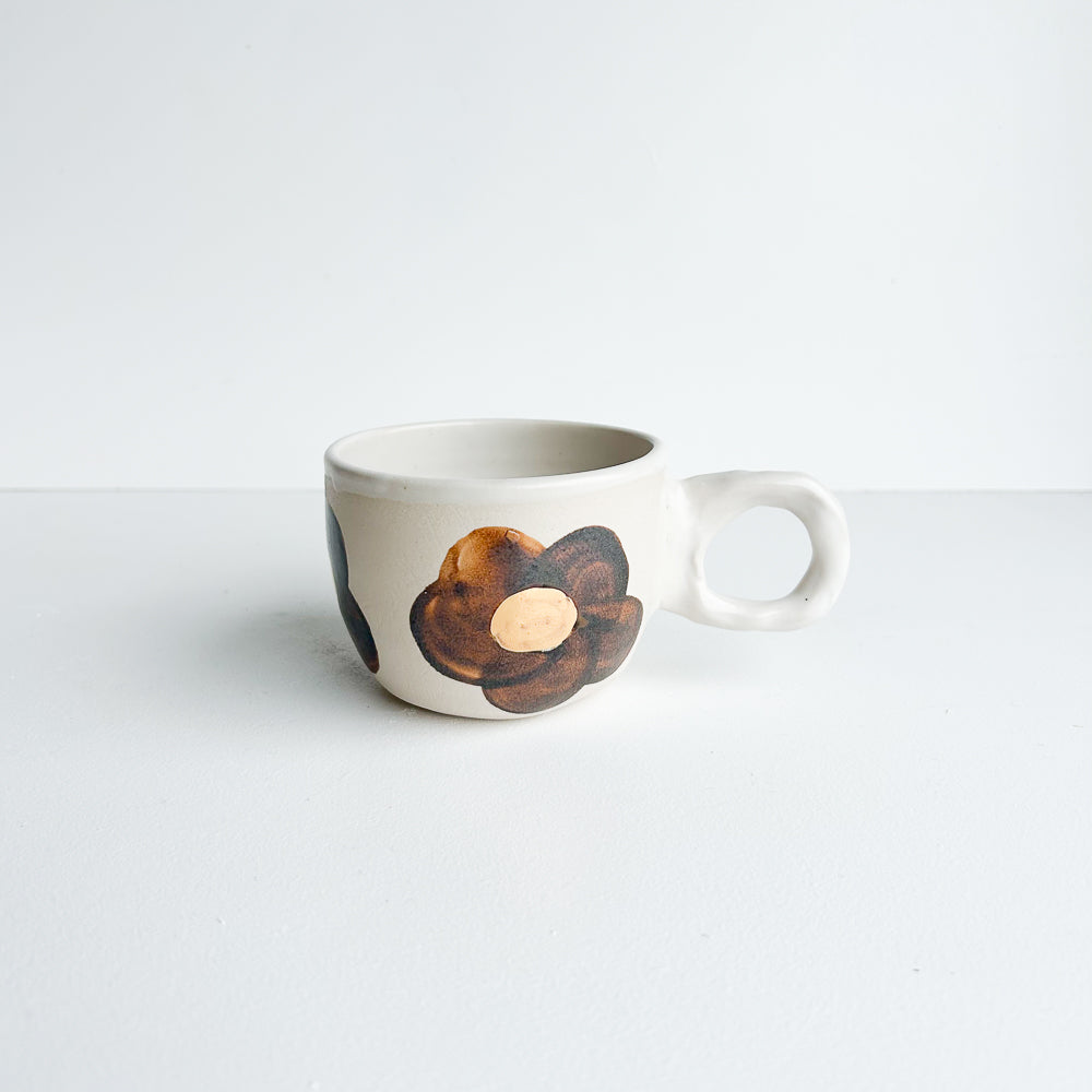 Large daisy cup