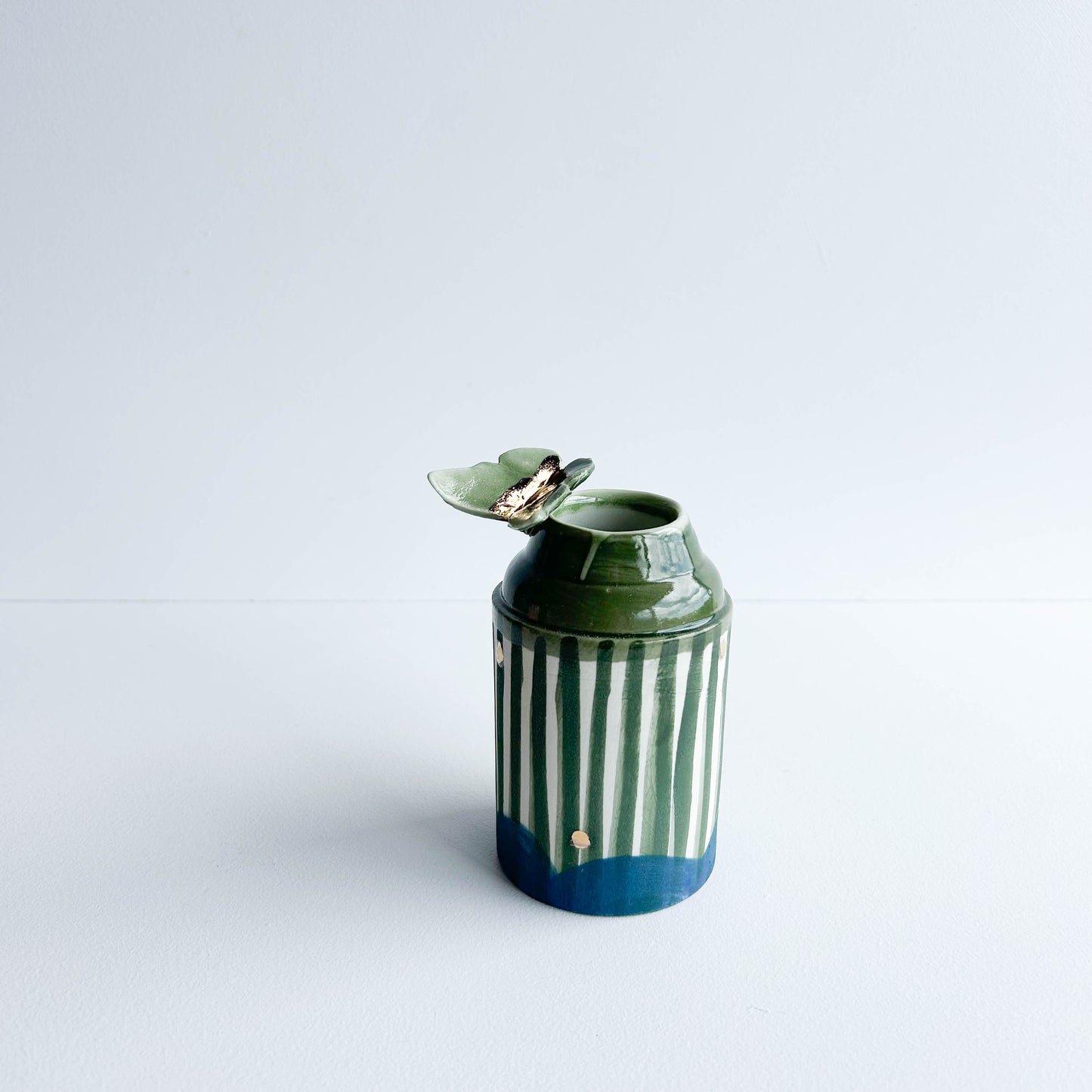 Butterfly vase | Stoneware vase GOLD