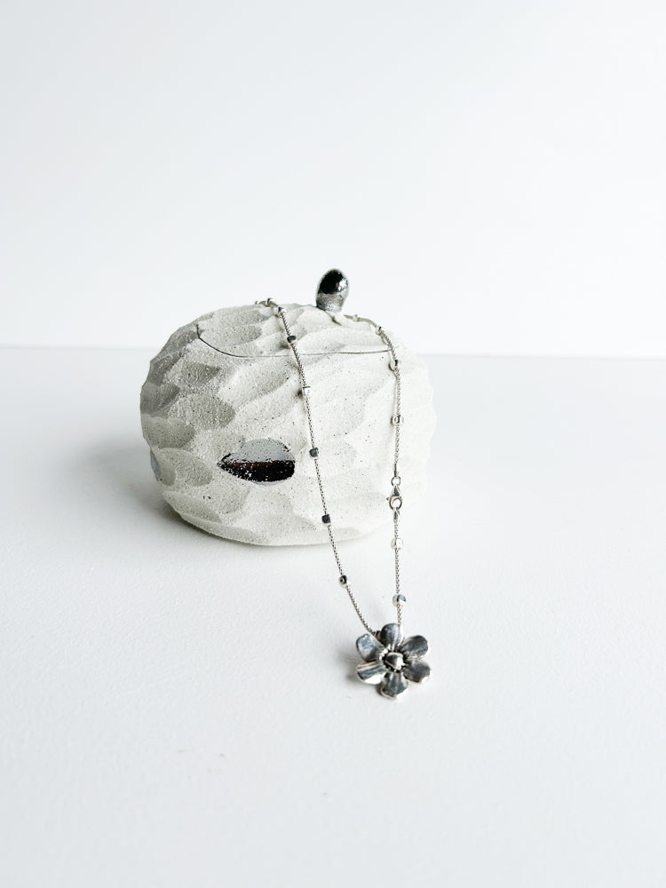 Lidded jewellery Pod