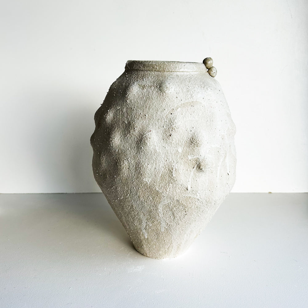 Large sand vase and salt pod