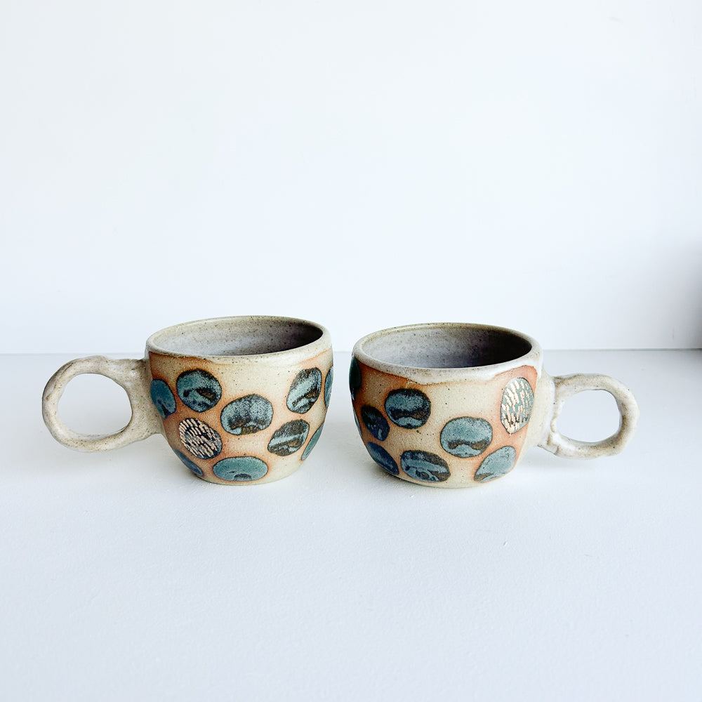 Colourful cup set