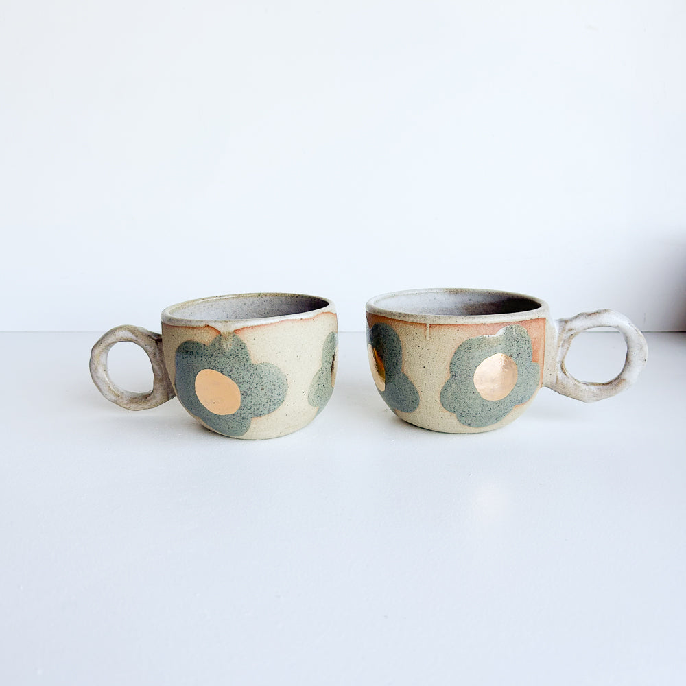 Colourful cup set