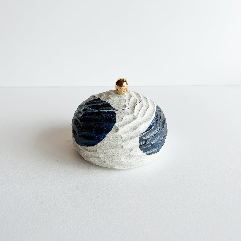 Lidded Salt Pod small Flat base