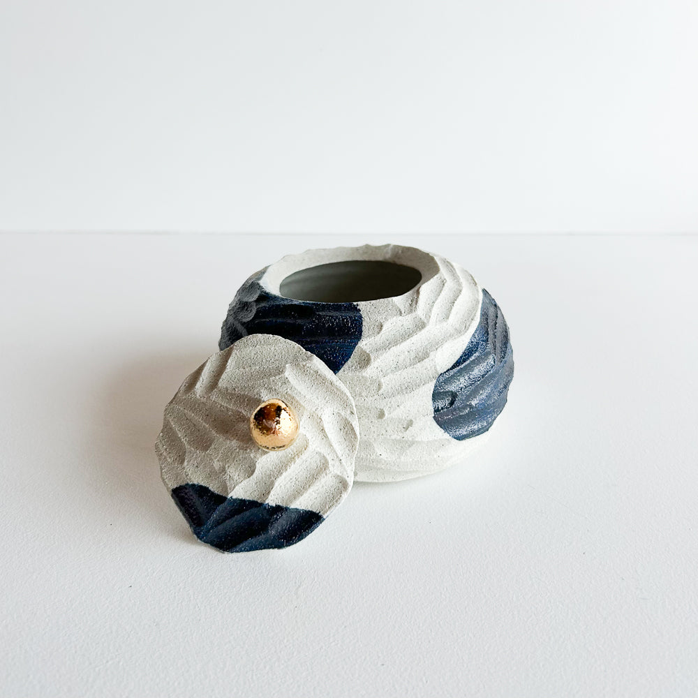 Lidded Salt Pod small Flat base