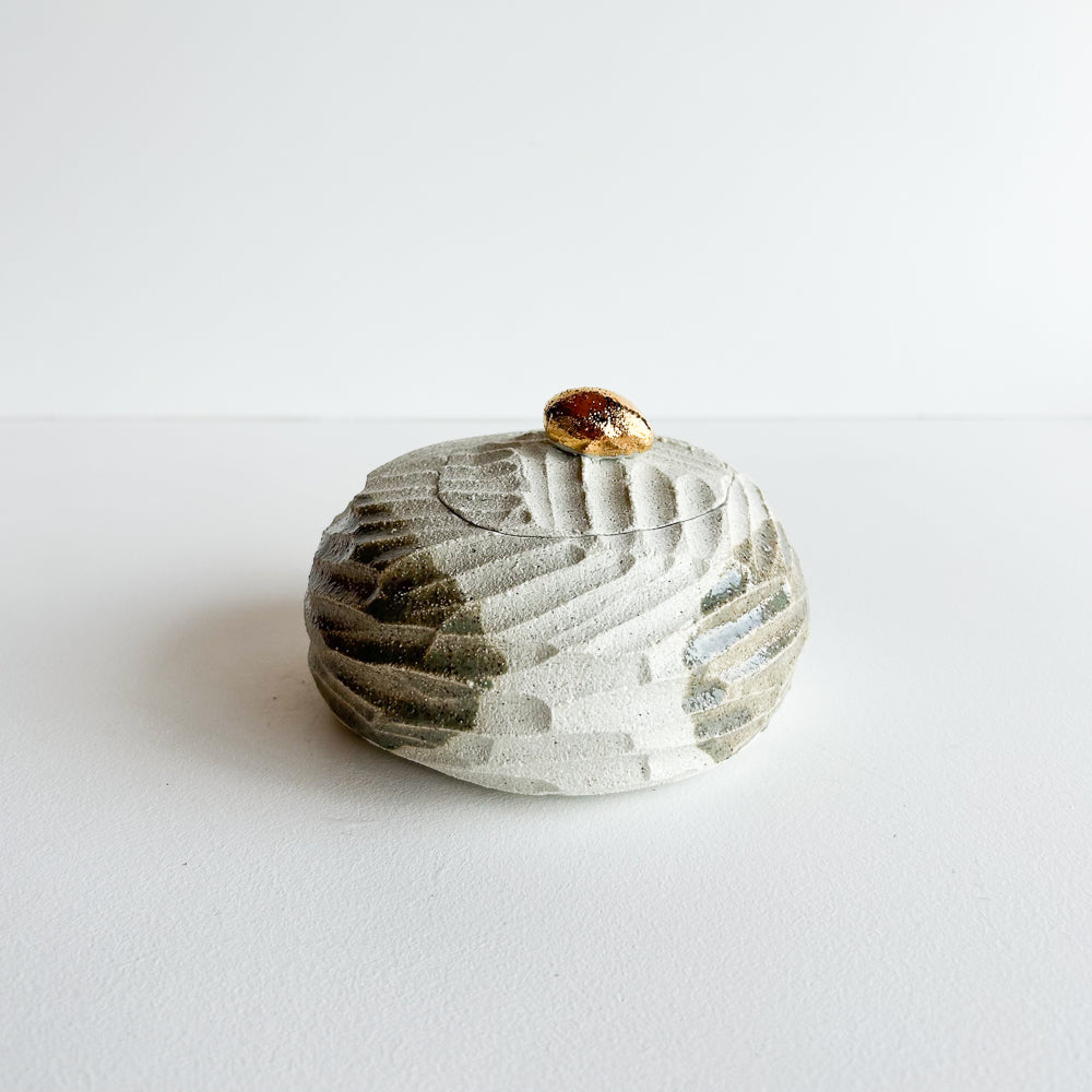 Lidded Salt Pod small Flat base