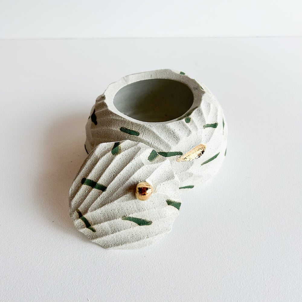 Lidded Salt Pod large Flat base