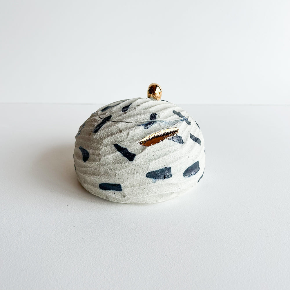Lidded Salt Pod large Flat base