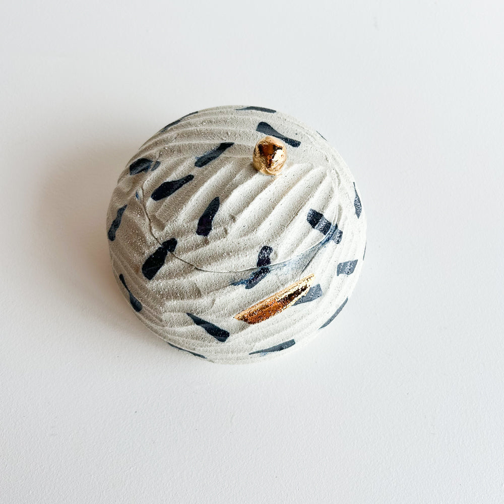 Lidded Salt Pod large Flat base