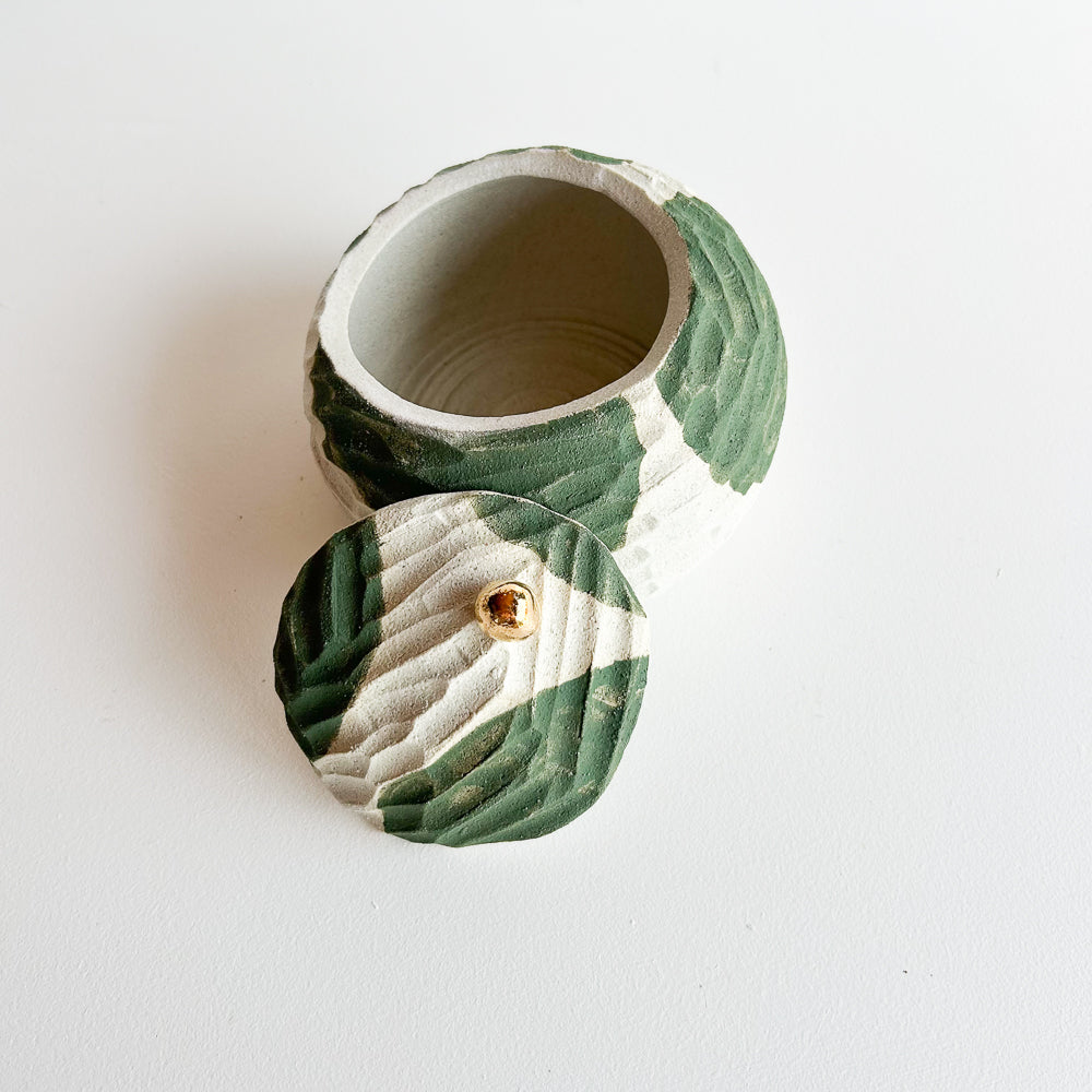 Lidded Salt Pod large Flat base