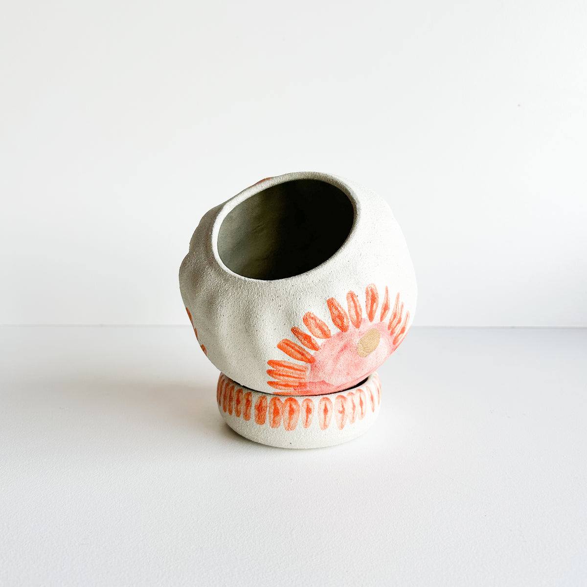 Tilt planter