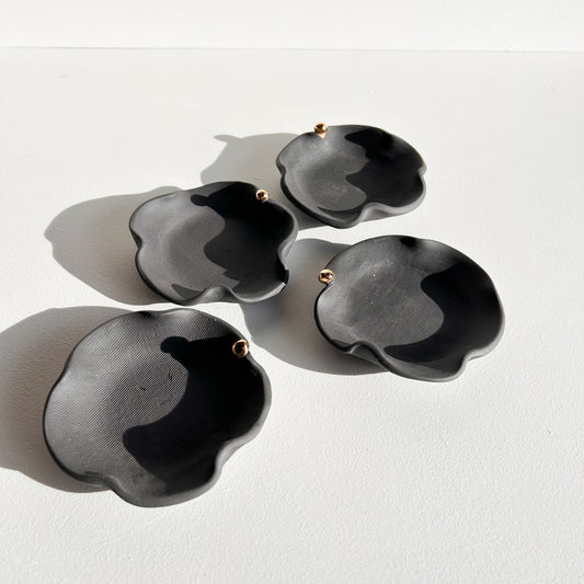 Porcelain black wave dish set of 4