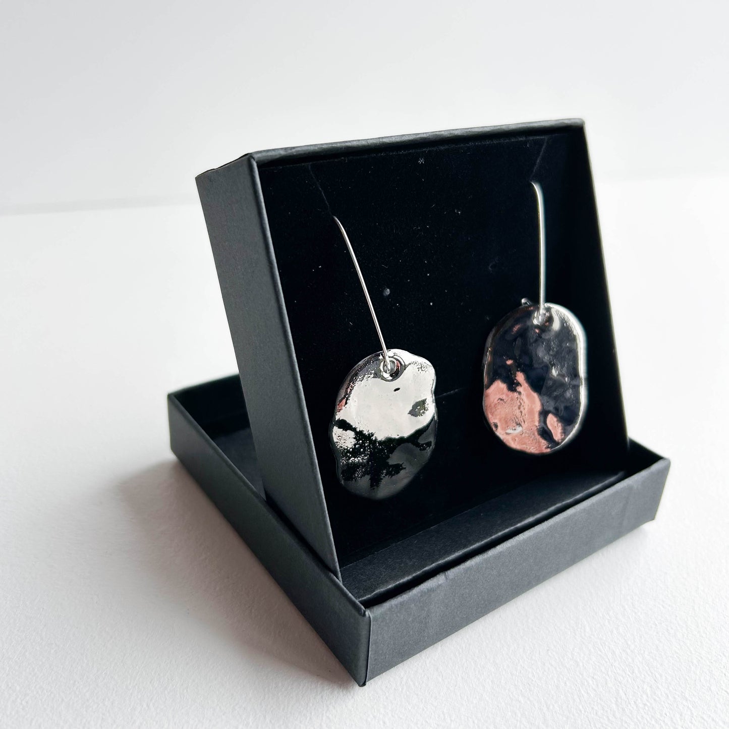 Medium earrings | Porcelain | Platinum