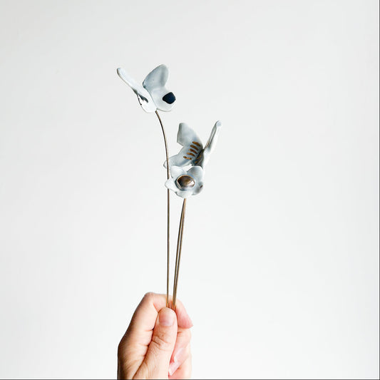 Porcelain flowers or butterflies on brass wire - 3