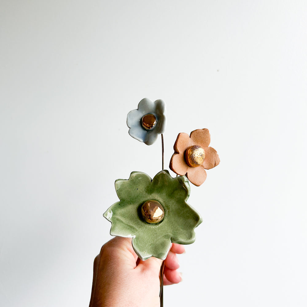 Porcelain flowers on brass wire - 3