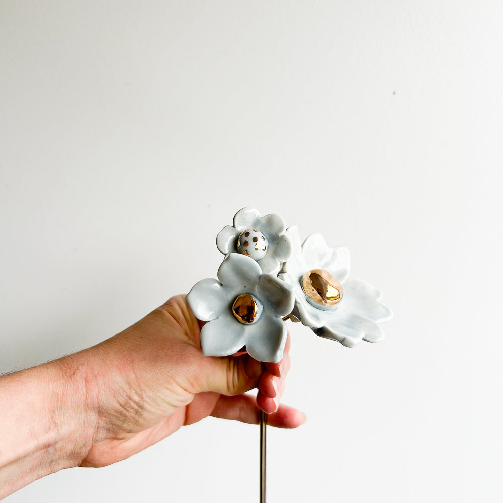 Porcelain flowers on brass wire - 3