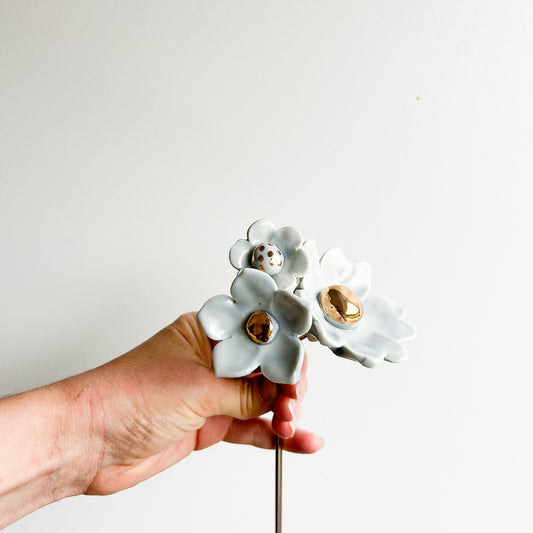 Porcelain flowers on brass wire - 3