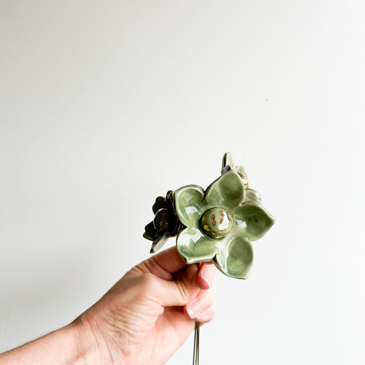 Porcelain flowers on brass wire - 3