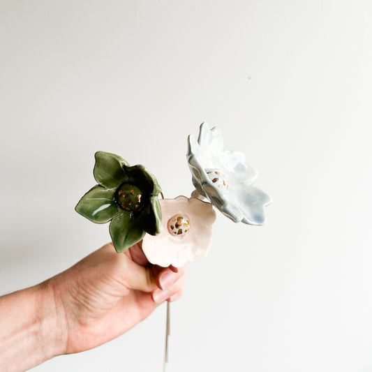 Porcelain flowers on brass wire - 3