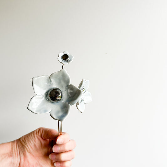 Porcelain flowers on brass wire - 3