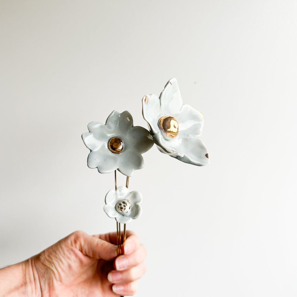 Porcelain flowers on brass wire - 3