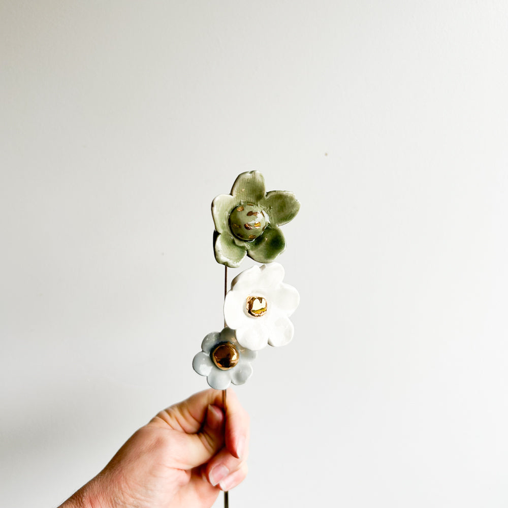 Porcelain flowers on brass wire - 3