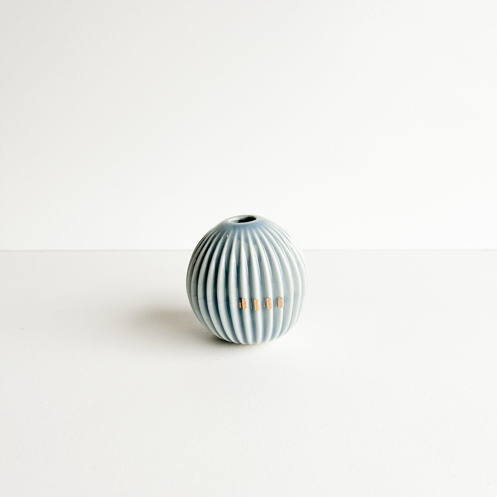 Urchin vase | Stoneware vase GOLD
