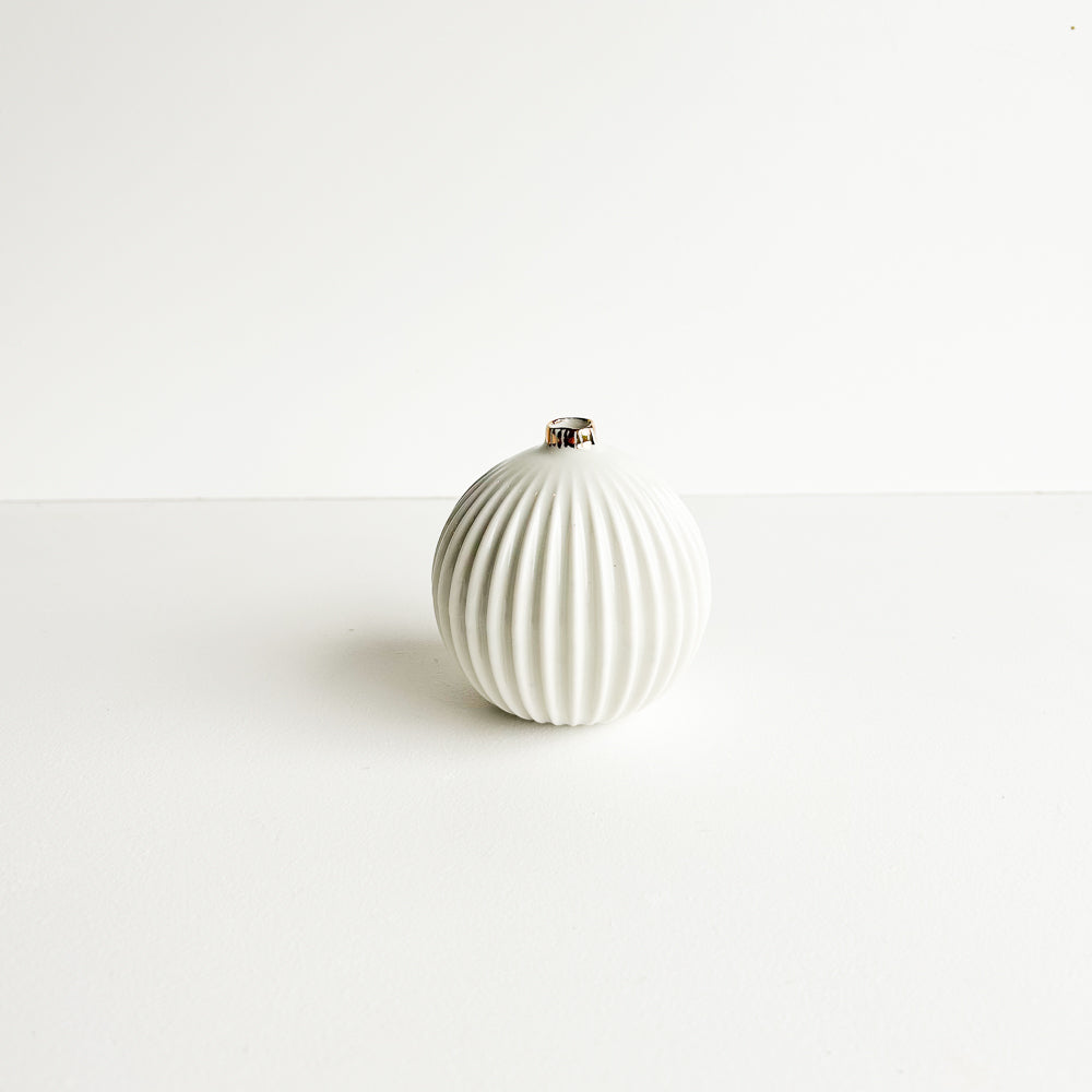 Urchin vase | Stoneware vase GOLD