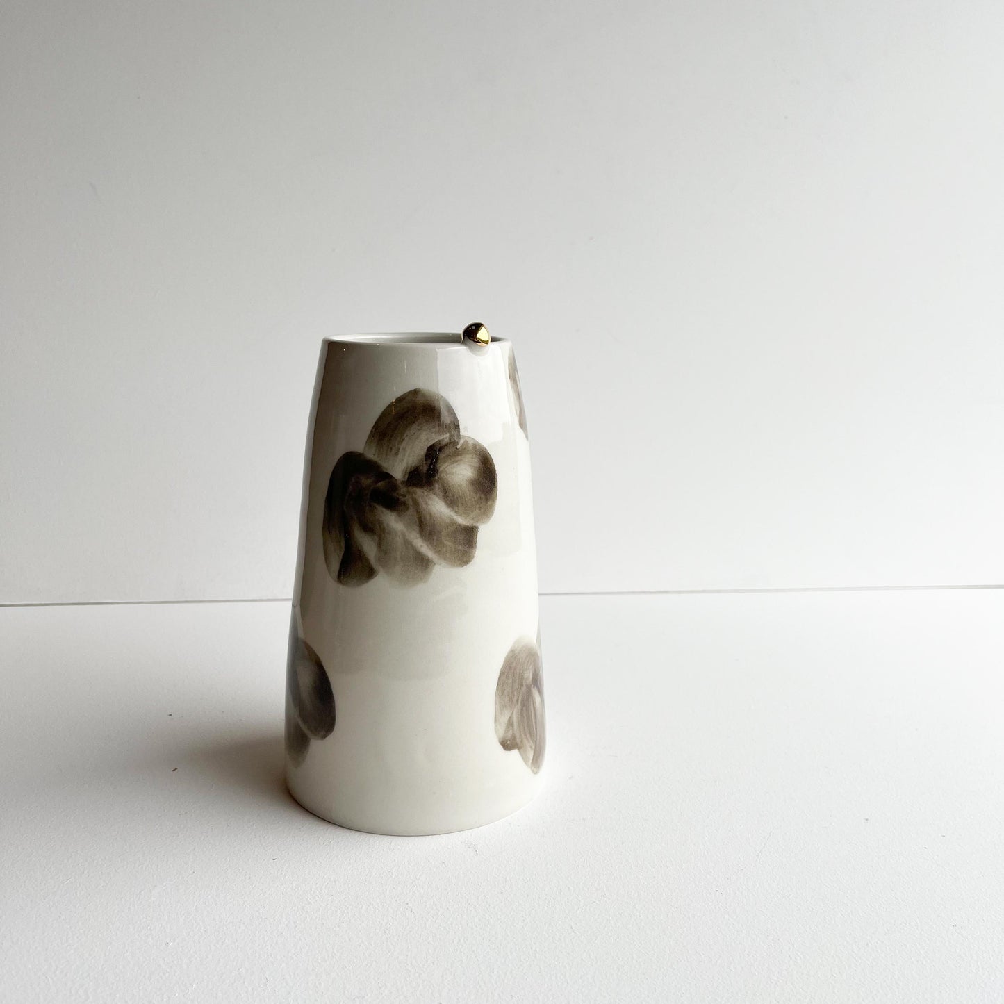 ADA medium vase