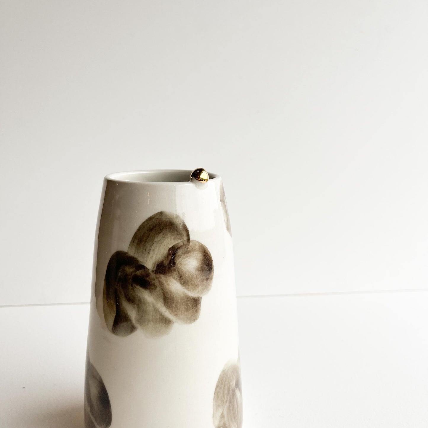 ADA medium vase