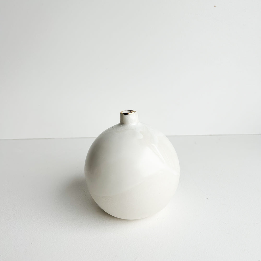 Orb vase | Stoneware vase GOLD