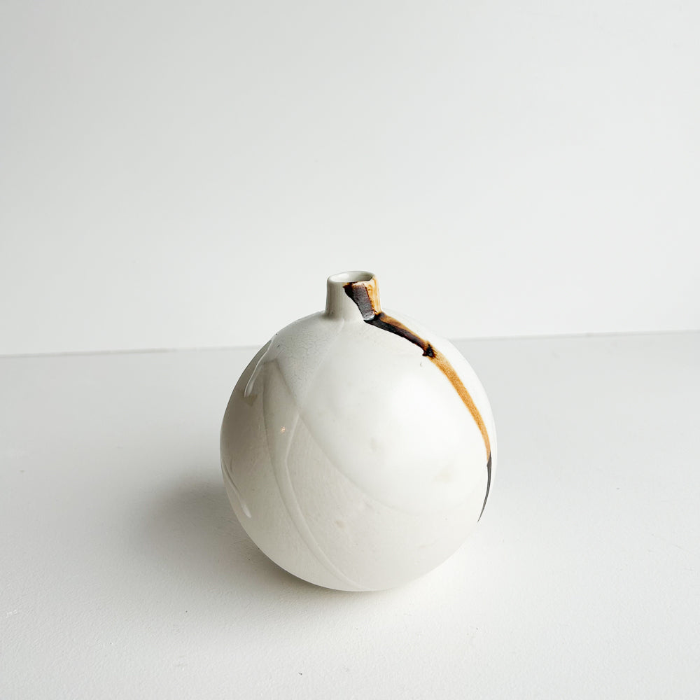 Orb vase | Stoneware vase GOLD